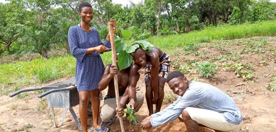 Project Introduction: Planting Trees in Ghana. Having fun while planting trees