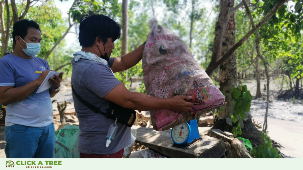 Click A Tree's Plastikprojekt in den Philippinen